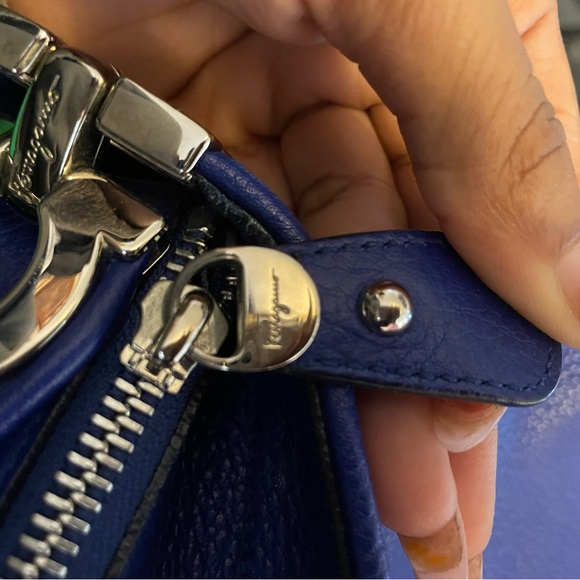 Blue Ferragamo bag - Picture 3 of 4